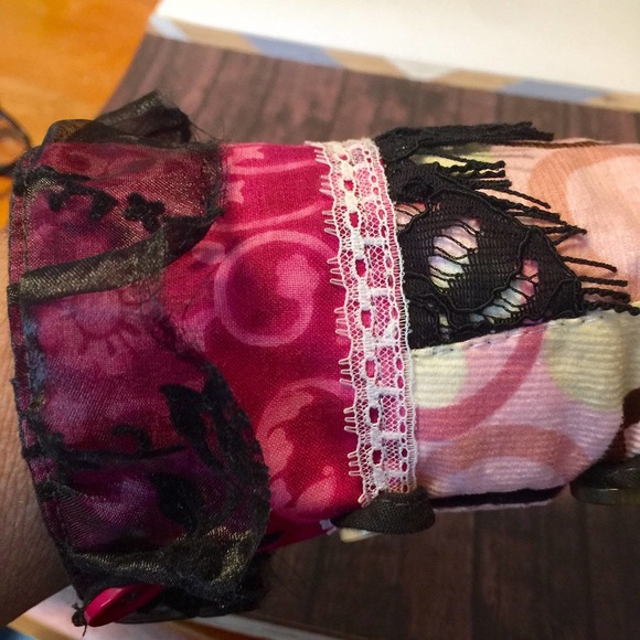 Pink victorian cottagecore hippie bohemian upcycled fabric cuff bracelet - Picture 7 of 10